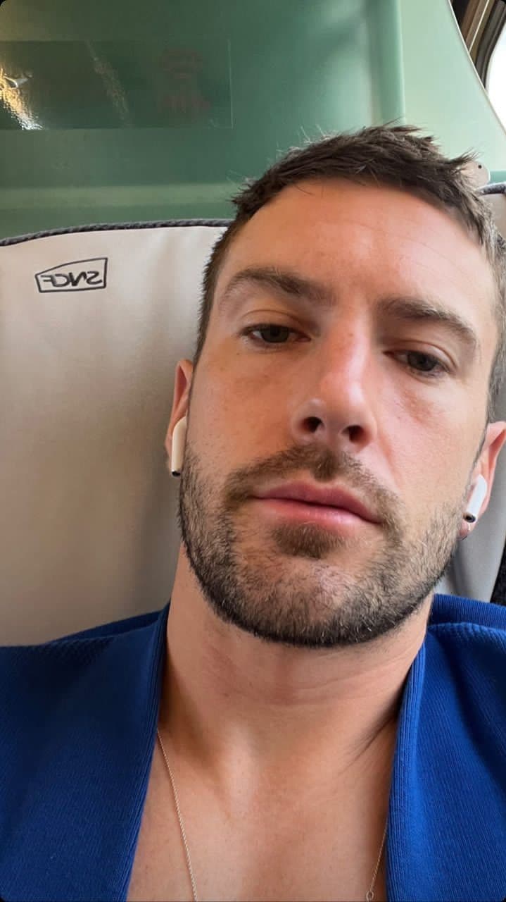 Train selfie, AirPods in